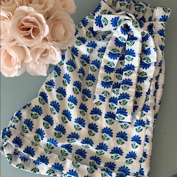 Francesca's Collections Pants - Francescas foral high waisted shorts with tie!